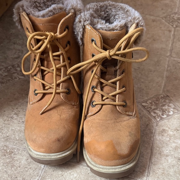 Lugz Other - Lugz Brown Boots with Fur Collar